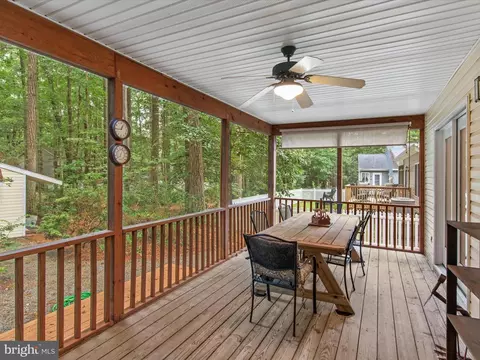 Exterior - 33 Pinehurst Rd, Berlin, MD 21811 photo 5 of 10