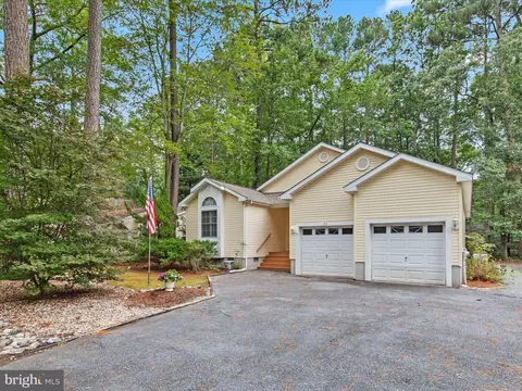 Exterior - 33 Pinehurst Rd, Berlin, MD 21811 photo 1 of 10