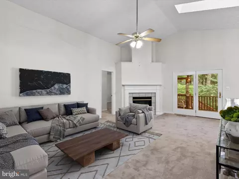 Living - 33 Pinehurst Rd, Berlin, MD 21811 photo 4 of 8