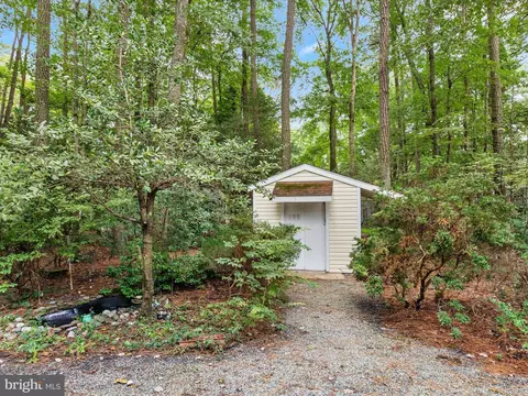 Exterior - 33 Pinehurst Rd, Berlin, MD 21811 photo 6 of 10