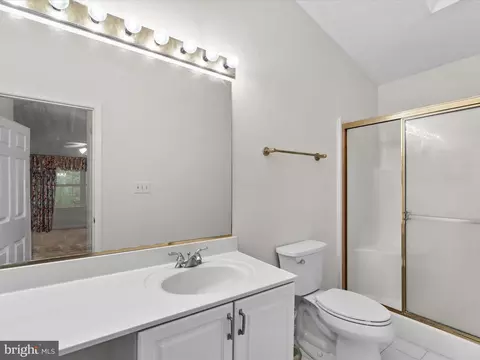Bath - 33 Pinehurst Rd, Berlin, MD 21811 photo 2 of 2