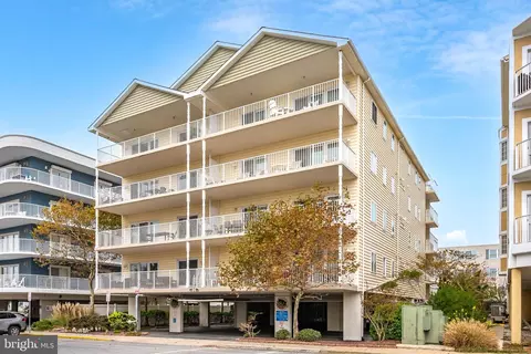 14 45th St #403, Ocean City, MD 21842