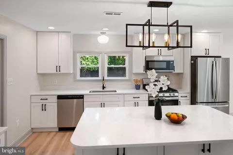Kitchen - 6744 Basket Switch Rd, Newark, MD 21841 photo 3 of 4
