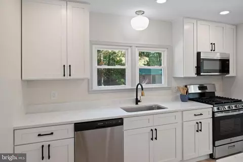 Kitchen - 6744 Basket Switch Rd, Newark, MD 21841 photo 4 of 4