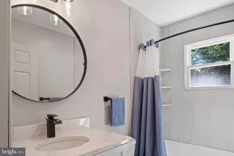 Bath - 6744 Basket Switch Rd, Newark, MD 21841 photo 2 of 4