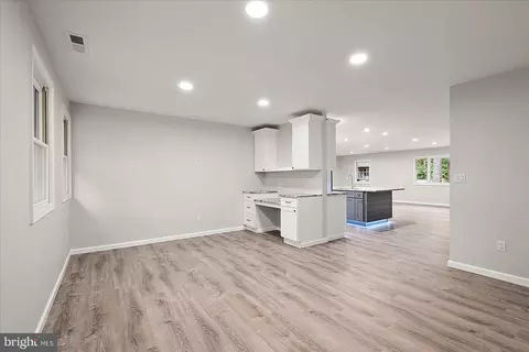 Living - 152 Camelot Cir, Berlin, MD 21811 photo 5 of 8