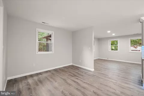 Living - 152 Camelot Cir, Berlin, MD 21811 photo 8 of 8