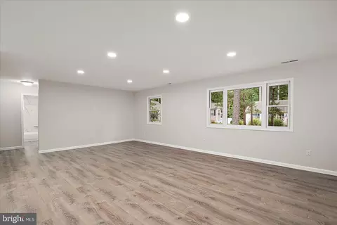 Living - 152 Camelot Cir, Berlin, MD 21811 photo 3 of 8
