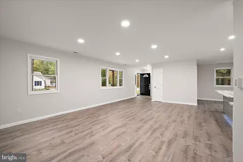Living - 152 Camelot Cir, Berlin, MD 21811 photo 1 of 8