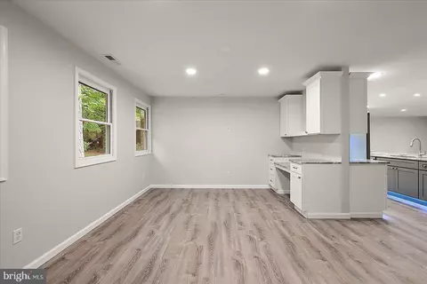 Living - 152 Camelot Cir, Berlin, MD 21811 photo 4 of 8