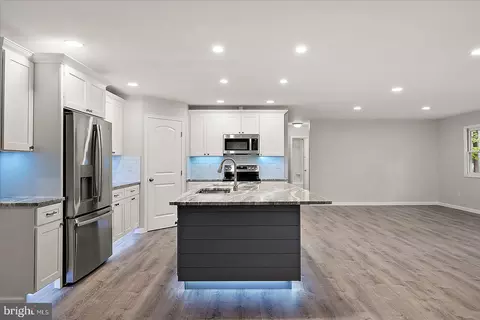 Kitchen - 152 Camelot Cir, Berlin, MD 21811 photo 7 of 8