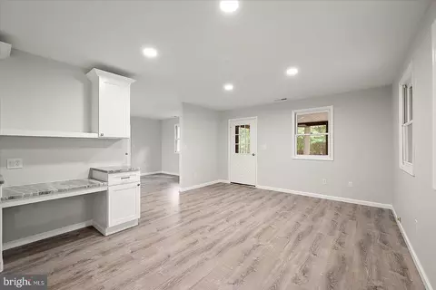 Living - 152 Camelot Cir, Berlin, MD 21811 photo 6 of 8