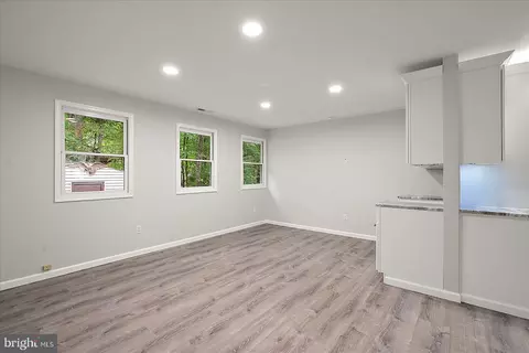 Living - 152 Camelot Cir, Berlin, MD 21811 photo 7 of 8