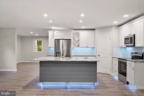 Kitchen - 152 Camelot Cir, Berlin, MD 21811 photo 4 of 8