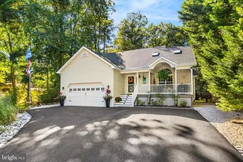 4 Pirate Pl, Ocean Pines, MD 21811