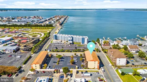 203 33rd St #304, Ocean City, MD 21842
