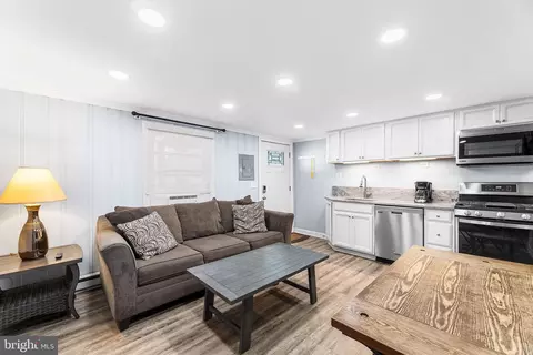 13 40th St #4, Ocean City, MD 21842