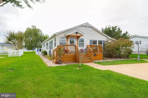 36 Deep Channel Dr, Berlin, MD 21811