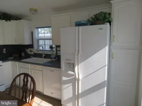 Kitchen - 134 Skipjack Cir, Berlin, MD 21811 photo 3 of 4