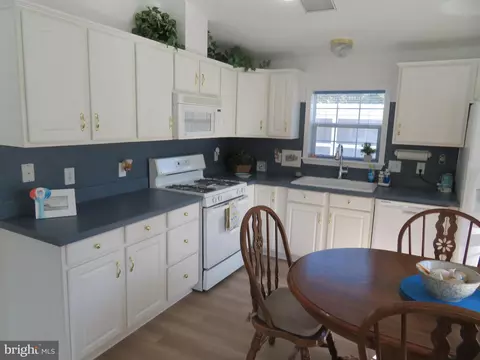 Kitchen - 134 Skipjack Cir, Berlin, MD 21811 photo 2 of 4