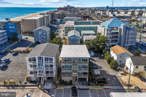 13 75th St #1W, Ocean City, MD 21842