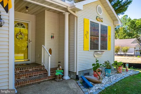 Exterior - 14 Boston Dr, Berlin, MD 21811 photo 2 of 12
