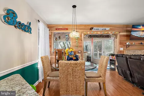 Dining - 14 Boston Dr, Berlin, MD 21811 photo 2 of 3