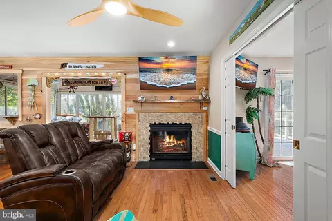 Living - 14 Boston Dr, Berlin, MD 21811 photo 2 of 3