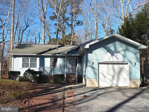 100 White Horse Dr, Ocean Pines, MD 21811