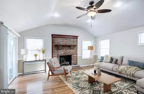 Living - 9 Burr Hill Dr, Ocean Pines, MD 21811 photo 13 of 17
