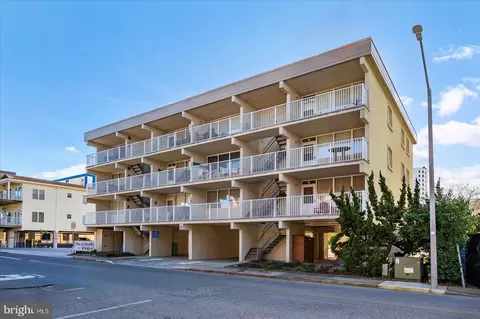 11 51st St #202, Ocean City, MD 21842