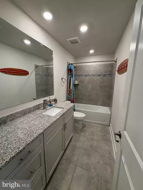 Bath - 12441 Oak Leaf Ln #2, Berlin, MD 21811 photo 3 of 3