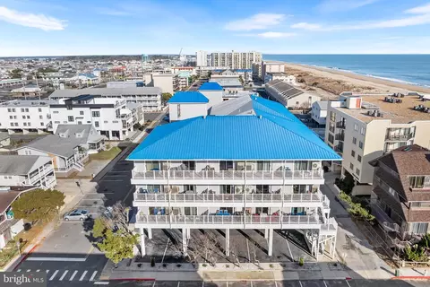 6 127th St #402, Ocean City, MD 21842
