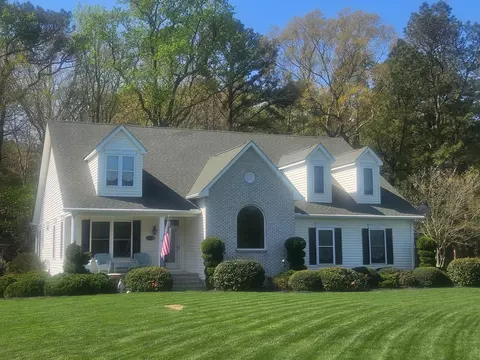 11530 Country Club Dr, Berlin, MD 21811