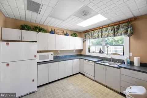 Kitchen - 372 Schooner Ln, Berlin, MD 21811 photo 7 of 7