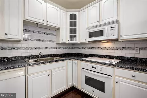 Kitchen - 372 Schooner Ln, Berlin, MD 21811 photo 3 of 7
