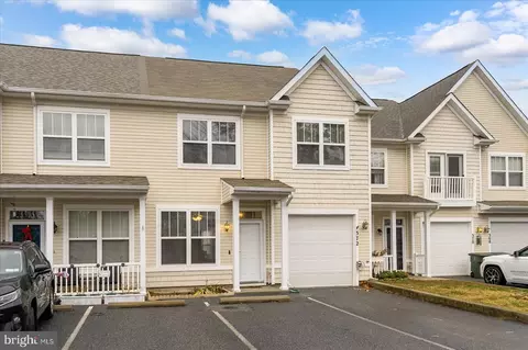 372 Schooner Ln, Berlin, MD 21811