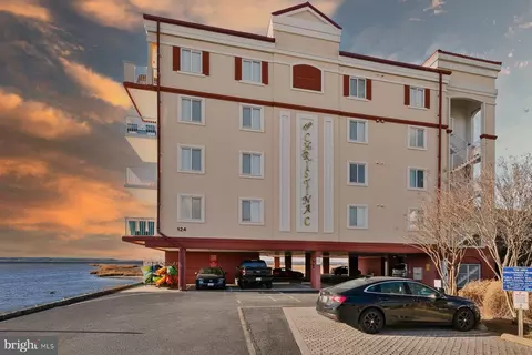 124 75th St #102, Ocean City, MD 21842