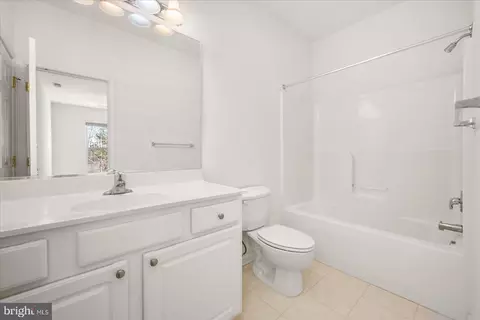 Bath - 400 Williams St #12, Berlin, MD 21811 photo 2 of 4