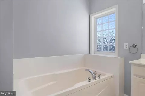 Bath - 400 Williams St #12, Berlin, MD 21811 photo 4 of 4
