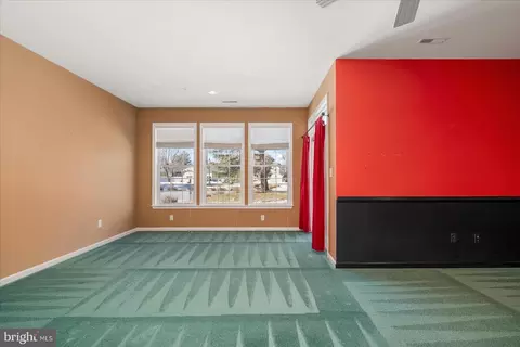 Living - 400 Williams St #12, Berlin, MD 21811 photo 11 of 14
