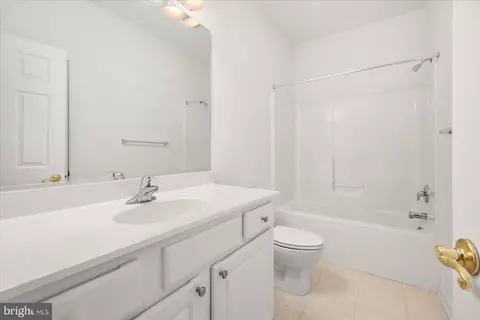 Bath - 400 Williams St #12, Berlin, MD 21811 photo 3 of 4