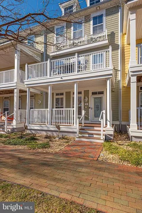 18 Canal Side Mews W, Ocean City, MD 21842