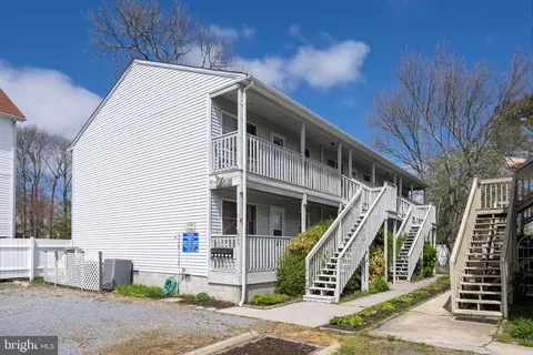 204 143rd St #103, Ocean City, MD 21842