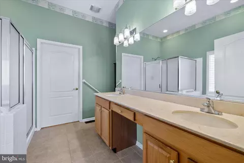 Entry Way - 5 Freeport Ln, Berlin, MD 21811 photo 4 of 6