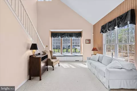 Living - 5 Freeport Ln, Berlin, MD 21811 photo 1 of 2