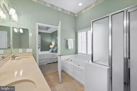 Bath - 5 Freeport Ln, Berlin, MD 21811 photo 1 of 3