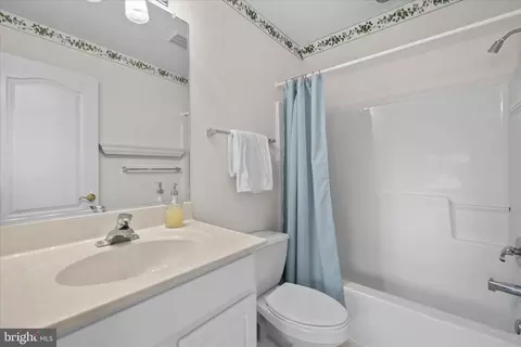 Bath - 5 Freeport Ln, Berlin, MD 21811 photo 3 of 3