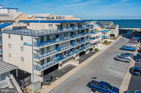 8 89th St #203, Ocean City, MD 21842