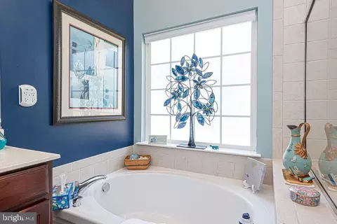 Bath - 10 Cambridge Pl, Ocean Pines, MD 21811 photo 5 of 9